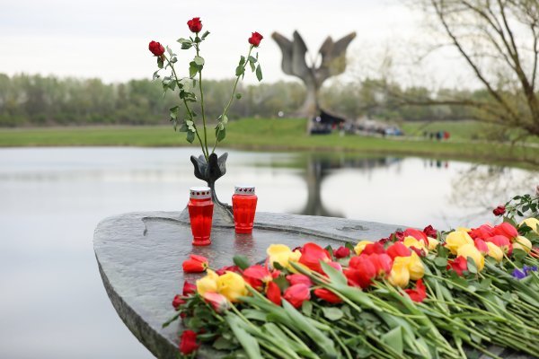 Spomenik Kameni cvijet u Jasenovcu, najpoznatijem poprištu ustaških zločina
