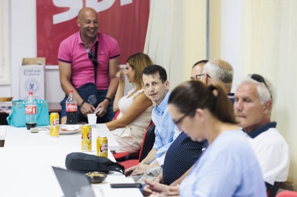 Stožer SDP-a Split pred objavu prvih rezultata