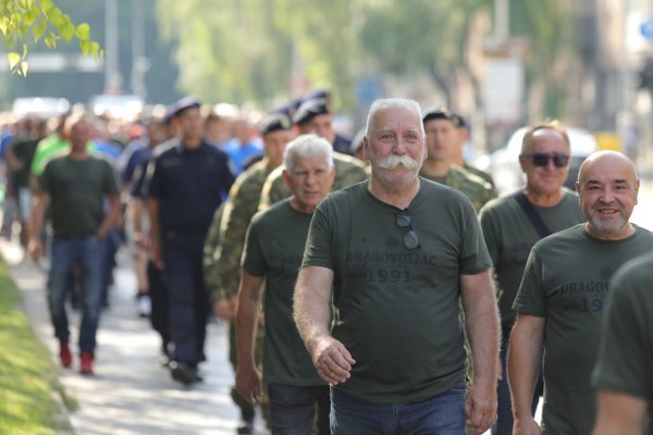 Osijek: Povodom obilježavanja Dana osječkih branitelja održan je tradicionalni svečani mimohod
