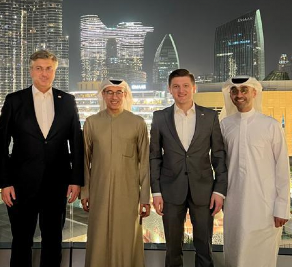 Andrej Pleković i Zdravko Marić tijekom posjete Dubai EXPO-u 2020 u društvu šeika Alabbara