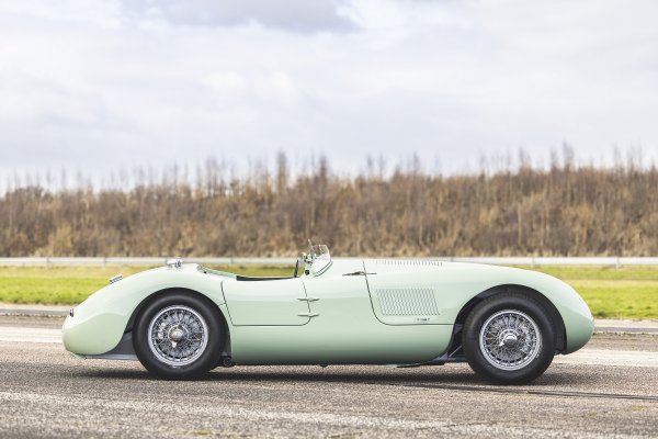 Prvi Jaguar C-type Continuation je spreman: Sir Stirling Moss se istim modelom utrkivao 1952.