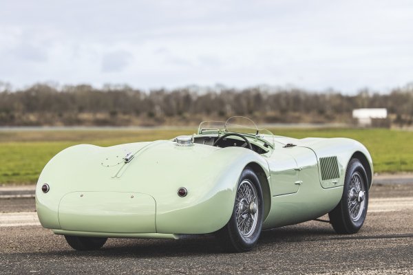 Prvi Jaguar C-type Continuation je spreman: Sir Stirling Moss se istim modelom utrkivao 1952.