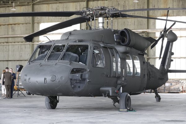 Helikopteri Black Hawk na Plesu