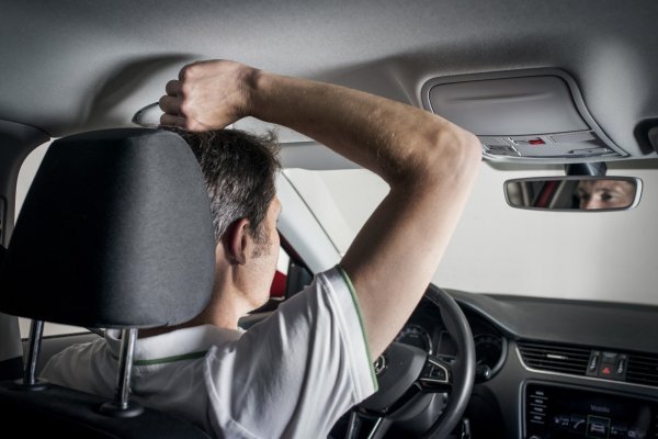 Prostor iznad glave može spriječiti ozljede kralježnice ako se automobil prevrne
