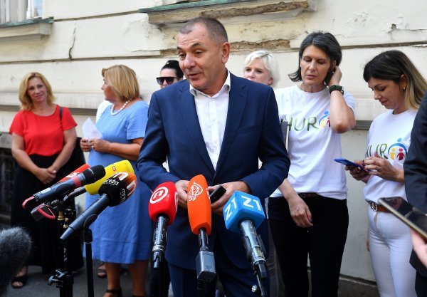 Željka Markić, Ivica Lovrić i roditelji odgojitelji pred Visokim upravnim sudom