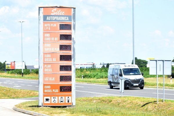 Zatvorene male benzinske pumpe