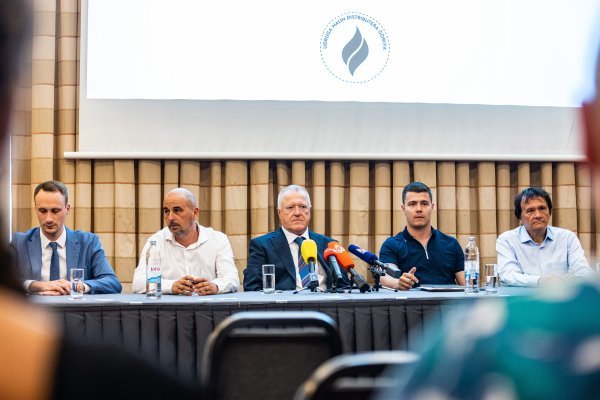 Mali dristributeri goriva. Na fotografiji: Kristijan Galić, Domagoj Puh, Armando Miljavac, Petar Mijić i Boris Podobni