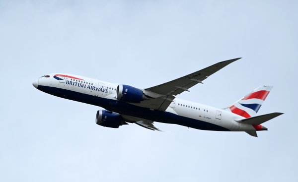 Izvanredno stanje u zraku: Avion 'potonuo' za 8300 metara pa satima kružio iznad oceana