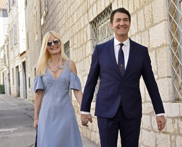 Zoran Đogaš sa suprugom na biralištu