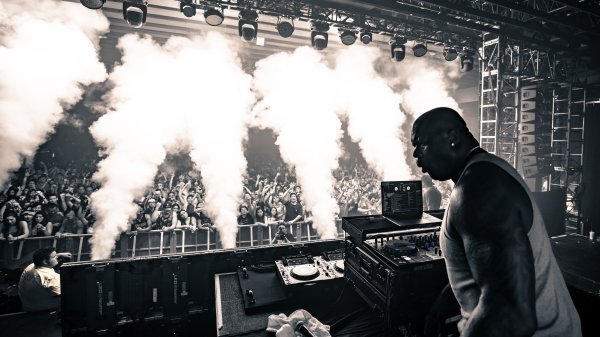 Shaquille O'Neal - DJ Diesel