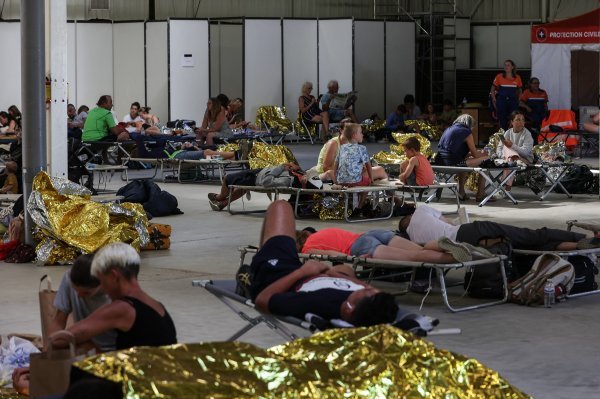 Ljudi evakuirani iz kampova u Francuskoj