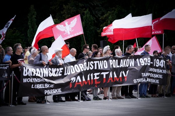 Krvava epizoda ima ishodište u razdoblju nakon Prvog svjetskog rata, kada se promijenila ravnoteža snaga poslije pada Austro-Ugarskog, Njemačkog i Ruskog Carstva, a koja su u 18. stoljeću podijelila Poljsko-Litavsku Uniju