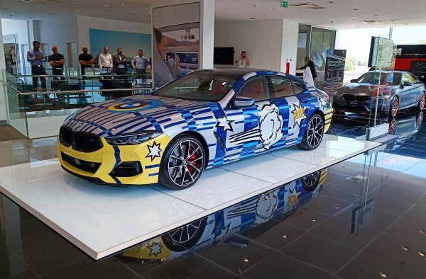 BMW THE 8 X JEFF KOONS