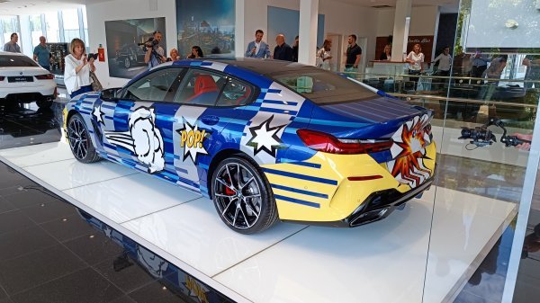 BMW pokazao ekskluzivni THE 8 X JEFF KOONS