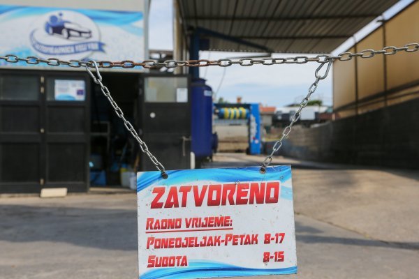 Redukcija vode udarac za autopraonice