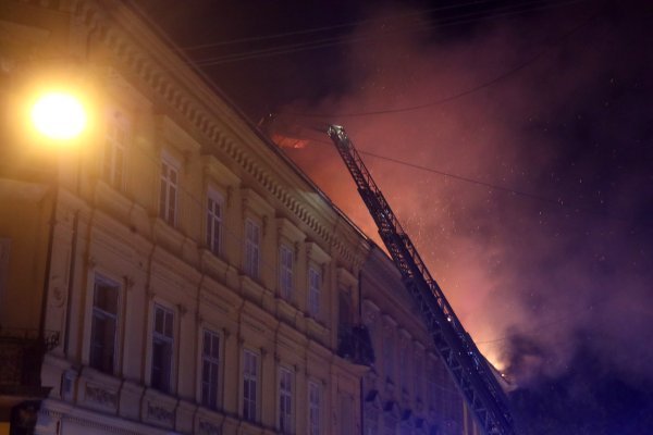 Na krovištu zgrade na Zrinjevcu buknuo požar