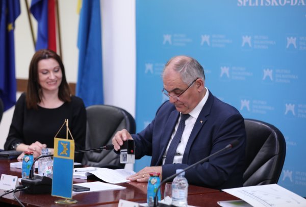 Ministrica Tramišak uručila ugovor županu Bobanu za projekt Jadranski regionalni znanstveni centar