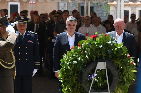 Milanović u Oklaju odao počast poginulim braniteljima