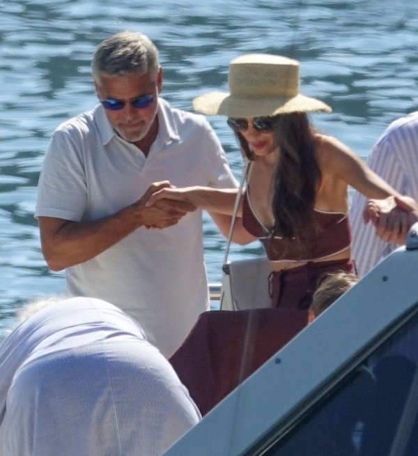 Amal i George Clooney s blizancima