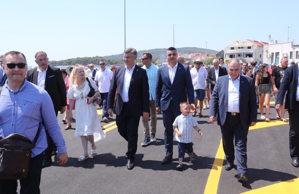 Premijer Plenković na svečanom otvorenju preuređenog lukobrana u Sućurju