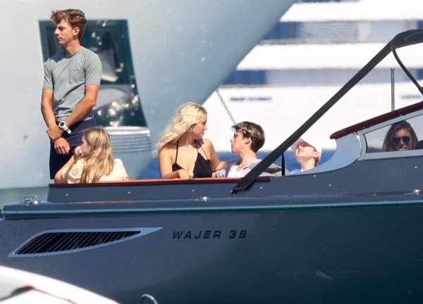 Cruz Beckham s djevojkom