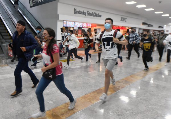 Dani Alves - doček u Meksiku