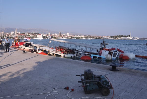 Split: Brod Morska vila uspješno podignut s dna