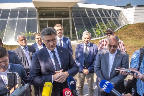 Premijer Plenković u društvu gradonačelnika Buzeta Damira Kajina obišao je Istarski vodovod