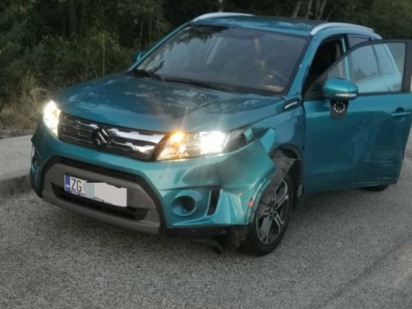 Auto Dalibora Šempera na kojem se vide oštećenja