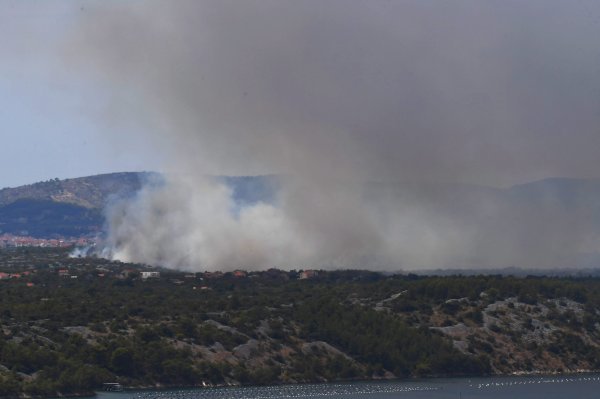 Veliki požar između Vodica i Jadrije