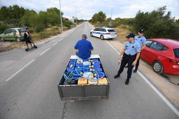 Požar kod Vodica pod kontrolom