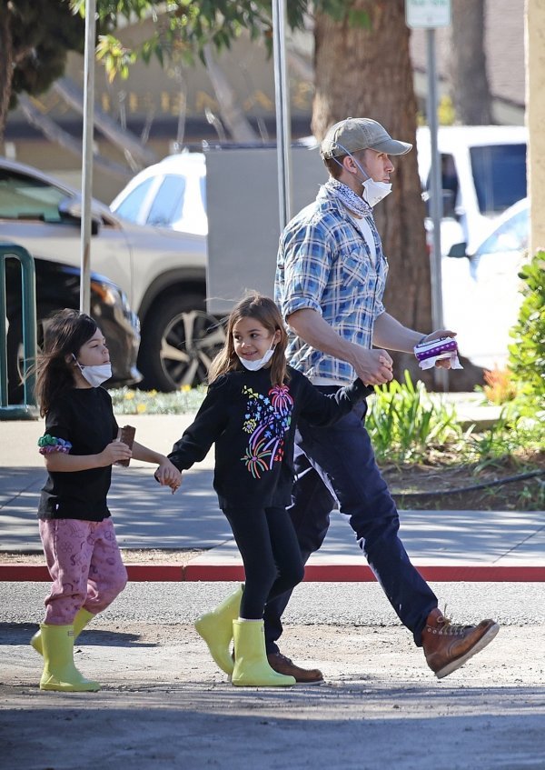 Ryan Gosling s kćerima Esmeraldom i Amadom