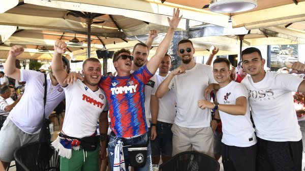Split - navijači Hajduka na Rivi prije utakmice Hajduk - Vitoria