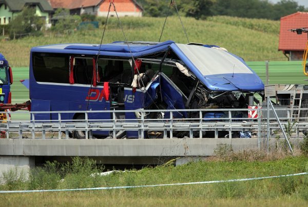 Izvlačenje autobusa na A4