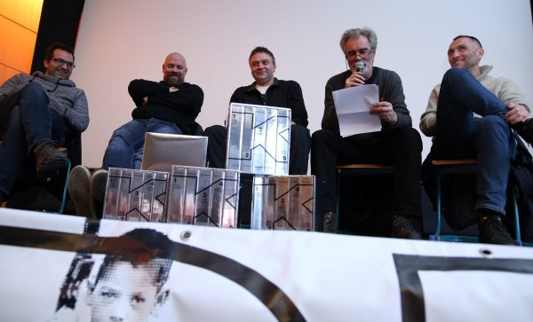 Vladimir Matijanić u društvu bivših feralovaca na predstavljanju knjige Viktora Ivančića 'Bilježnica Robija K.'