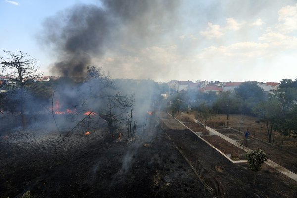 Požar u zadarskom naselju Plovanija