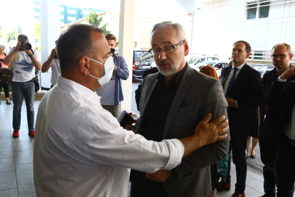 Poljski ministar zdravstva Adam Niedzielski obratio se novinarima nakon susreta s Vilijem Berošem