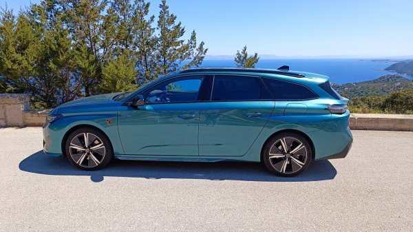 Peugeot 308 SW Hybrid 225 e-EAT8 GT