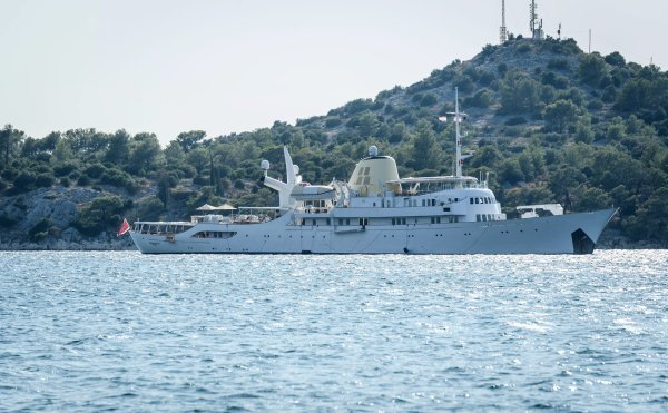 Jahta Christina O usidrena ispred Šibenika