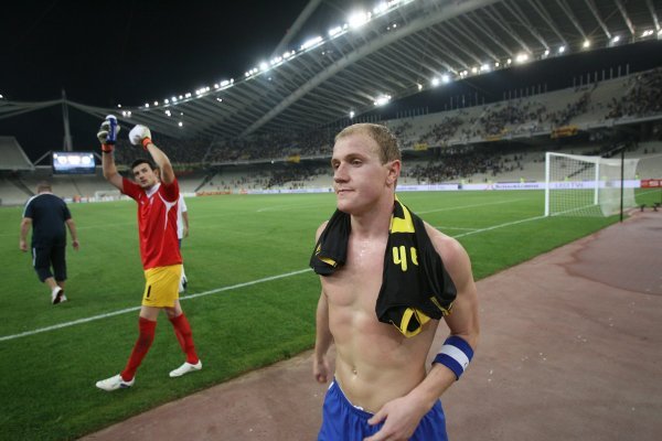 Ibričić (u prvom planu) i Danijel Subašić nakon utakmice kod AEK-a