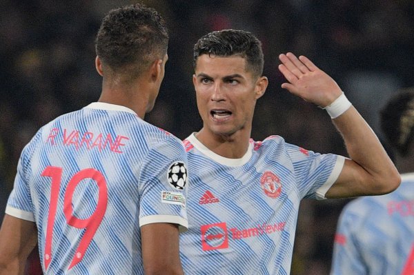 Raphael Varane i Cristiano Ronaldo u dresu Uniteda