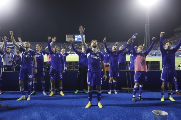 Dinamo slavi s navijačima