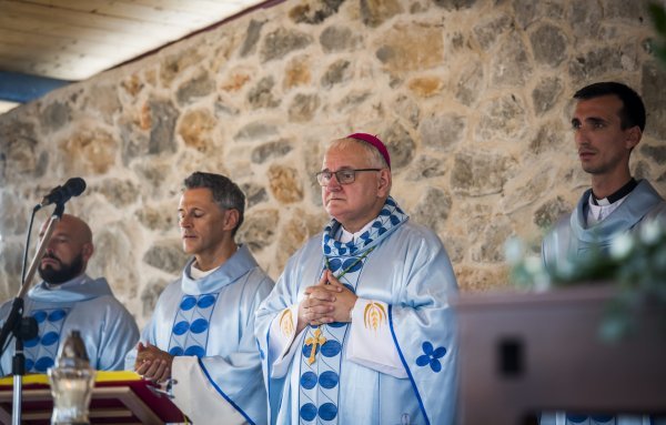 Povodom blagdana Velike Gospe biskup Tomislav Rogić predvodio je Svetu misu u Vrpolju