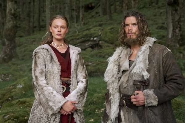 Frida Gustavsson i Sam Corlett u seriji 'Vikinzi: Valhalla'