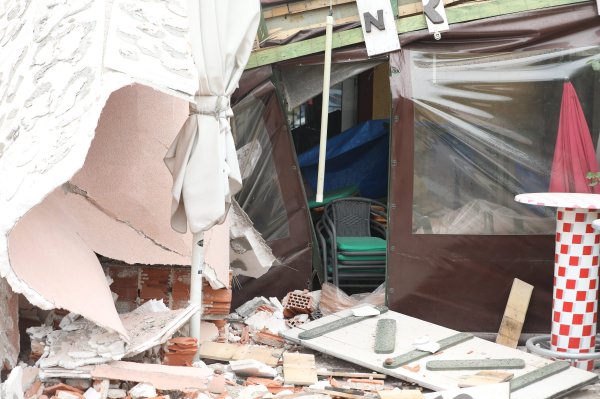 Na pečenjaru u Dubravi srušio se dio susjednog zida