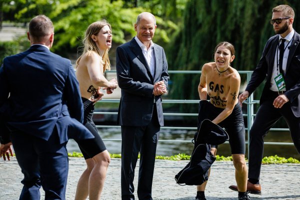 Prosvjed ispred njemačkog kancelara Olafa Scholza