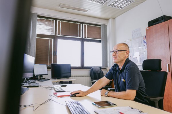 Vođa smjene Miljenko Babaja u kontrolnoj sobi