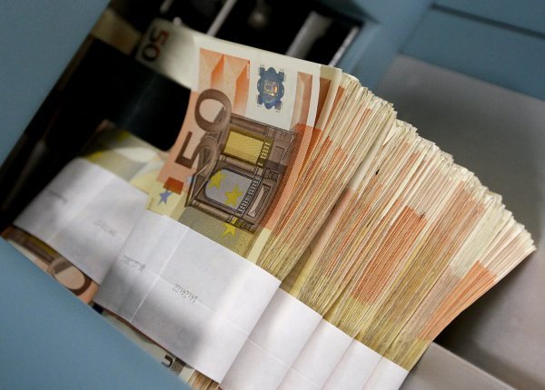 Hrvati najradije štede u eurima