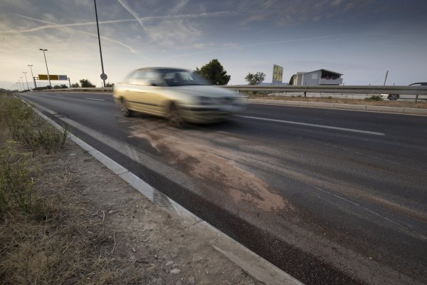Mjesto sudara osobnog automobila i motocikla na brzoj cesti u Kaštelima