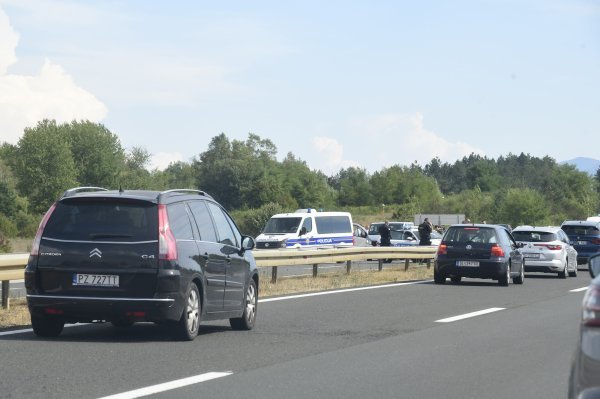 Gužva zbog navijača na autocesti A1 kod odmorišta Jadova